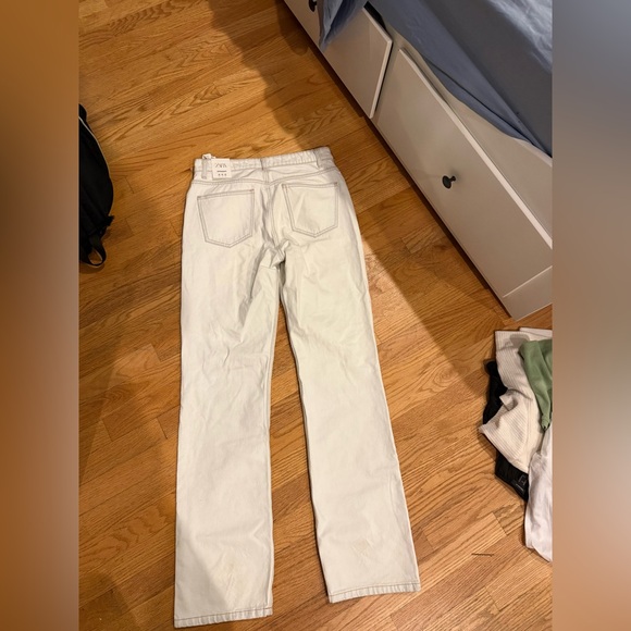 Zara White High Rise Jeans - Picture 2 of 2